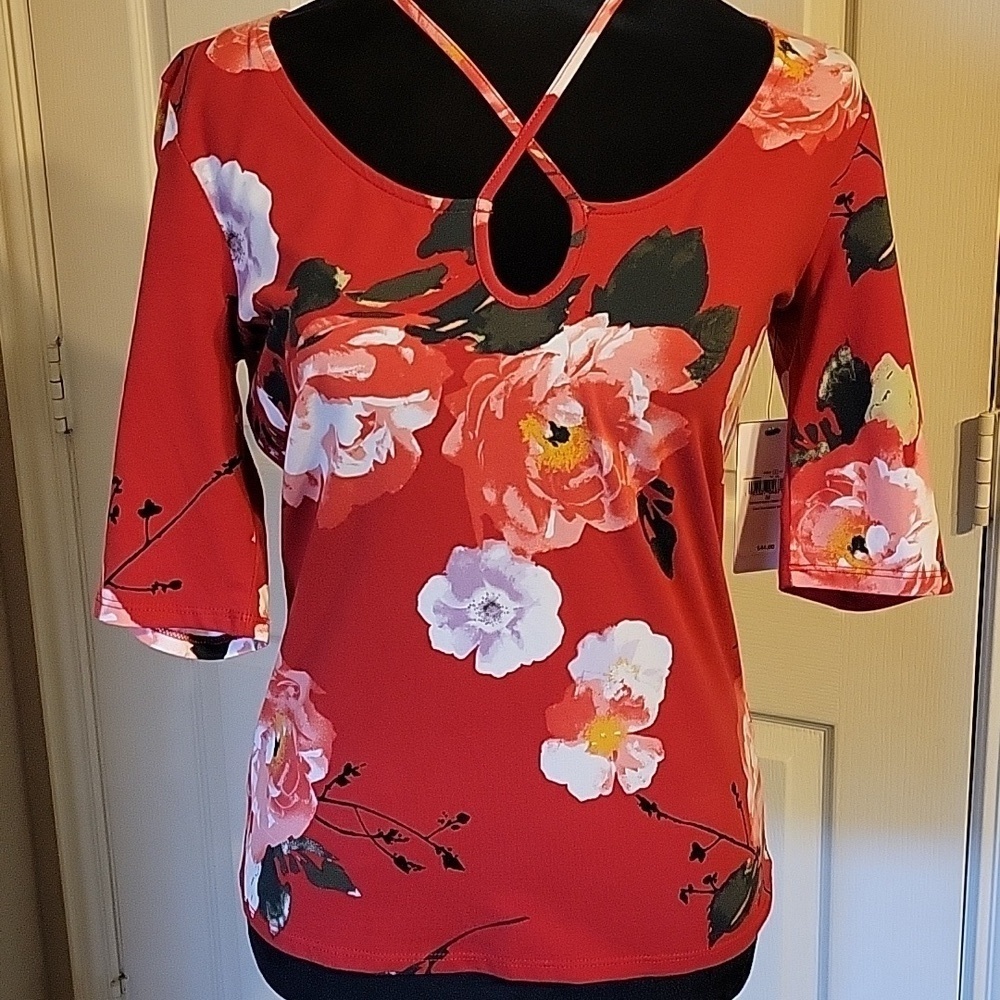 Guess red floral top NWT size M